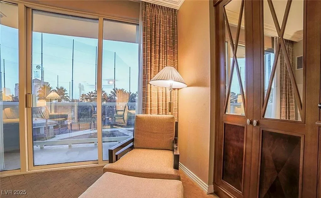 125 Harmon, Las Vegas, NV 89109