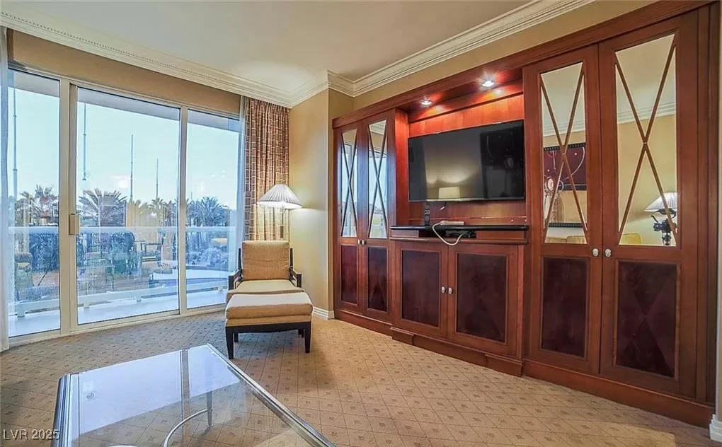 125 Harmon, Las Vegas, NV 89109