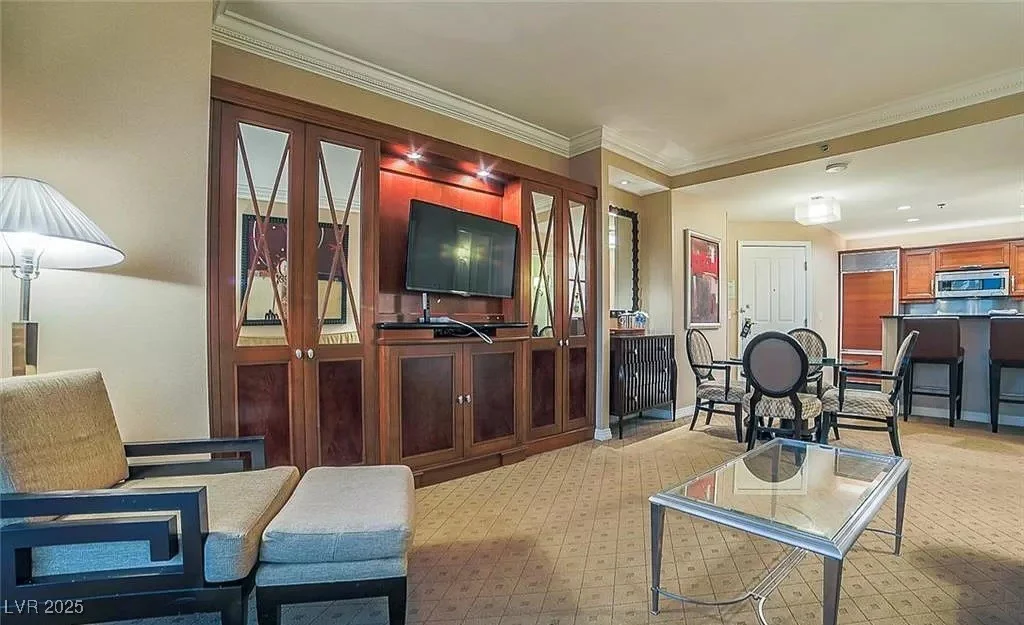 125 Harmon, Las Vegas, NV 89109