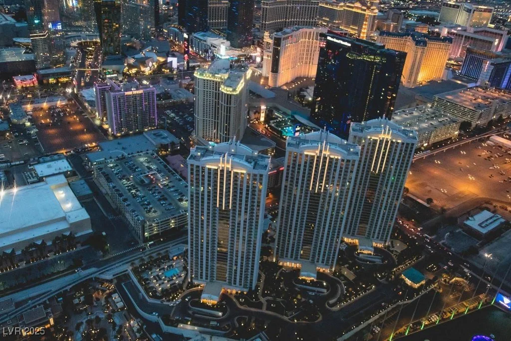 125 Harmon, Las Vegas, NV 89109
