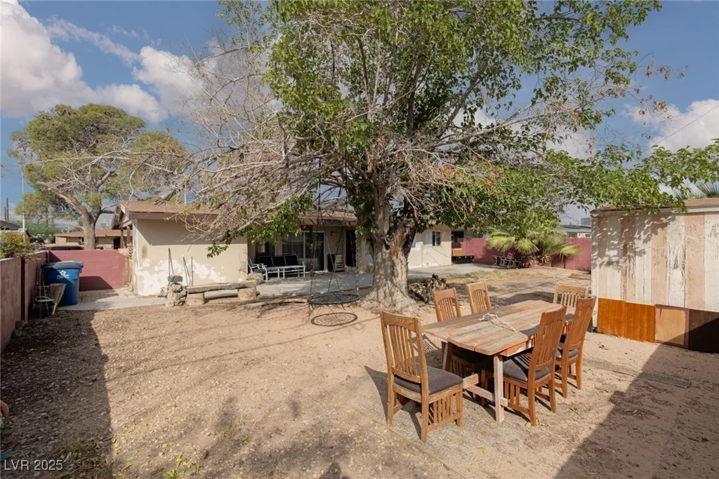 1204 Arrowhead, Las Vegas, NV 89106
