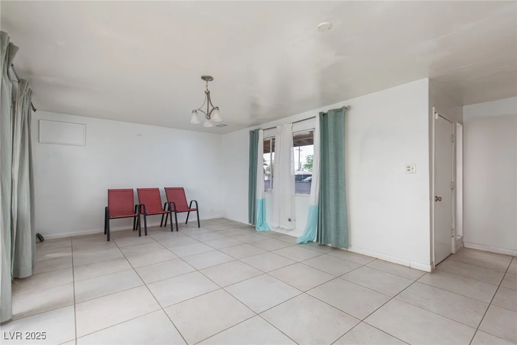 1204 Arrowhead, Las Vegas, NV 89106