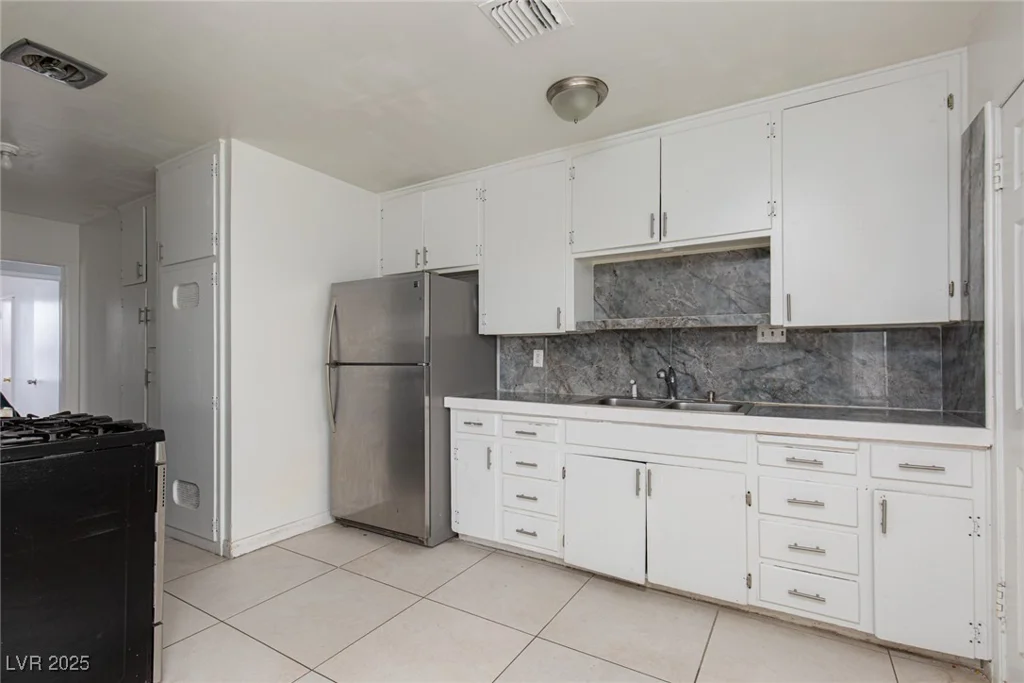1204 Arrowhead, Las Vegas, NV 89106