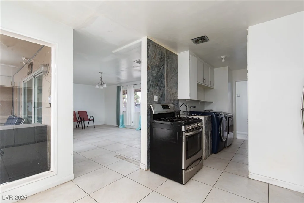 1204 Arrowhead, Las Vegas, NV 89106