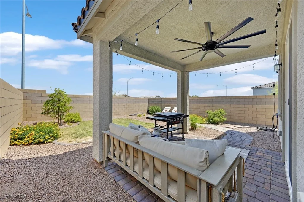 8704 Glen Echo, Las Vegas, NV 89148