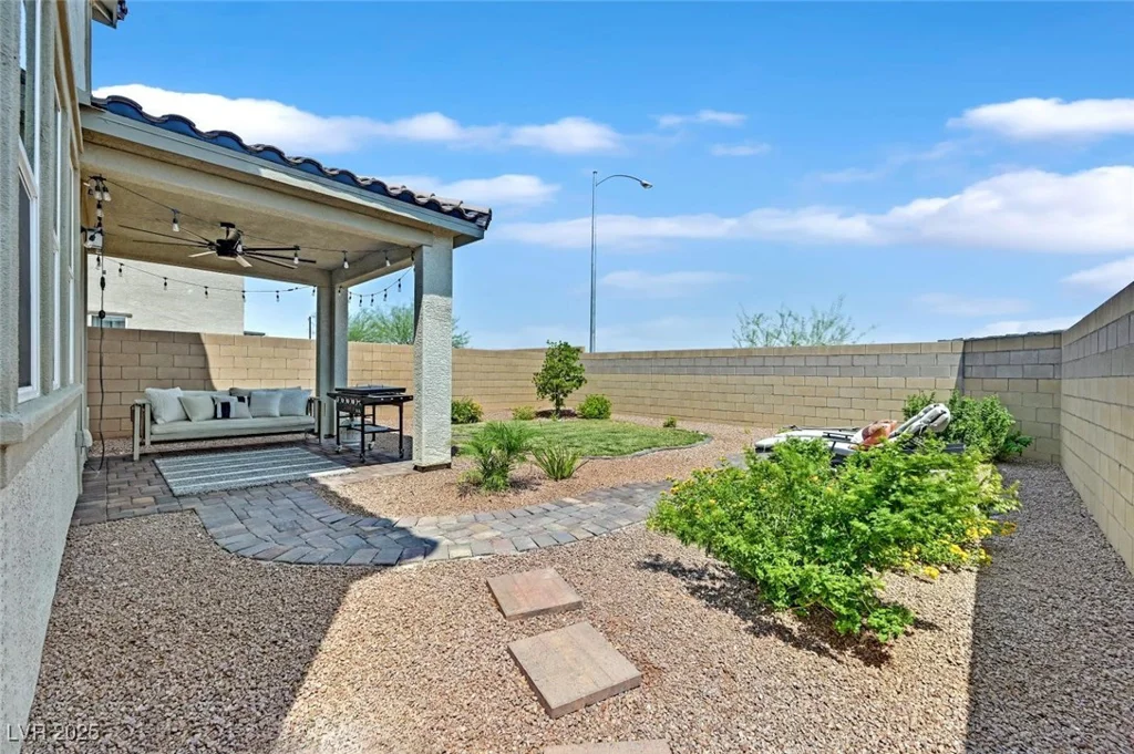 8704 Glen Echo, Las Vegas, NV 89148