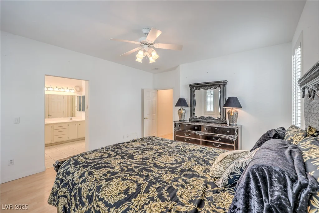 10250 Torrey Valley, Las Vegas, NV 89135