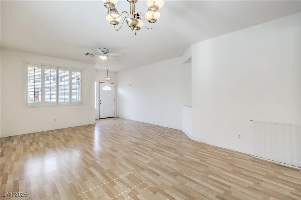 10250 Torrey Valley, Las Vegas, NV 89135