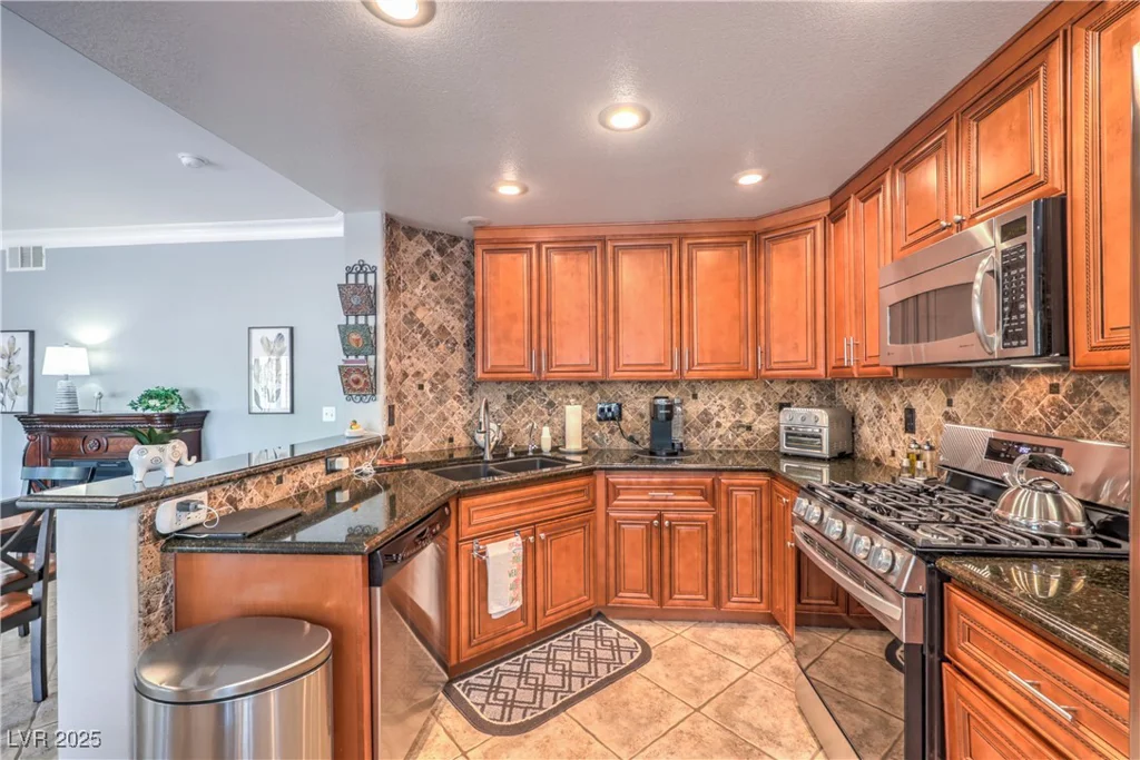 821 Titan Peak, Las Vegas, NV 89144