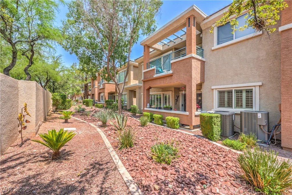821 Titan Peak, Las Vegas, NV 89144