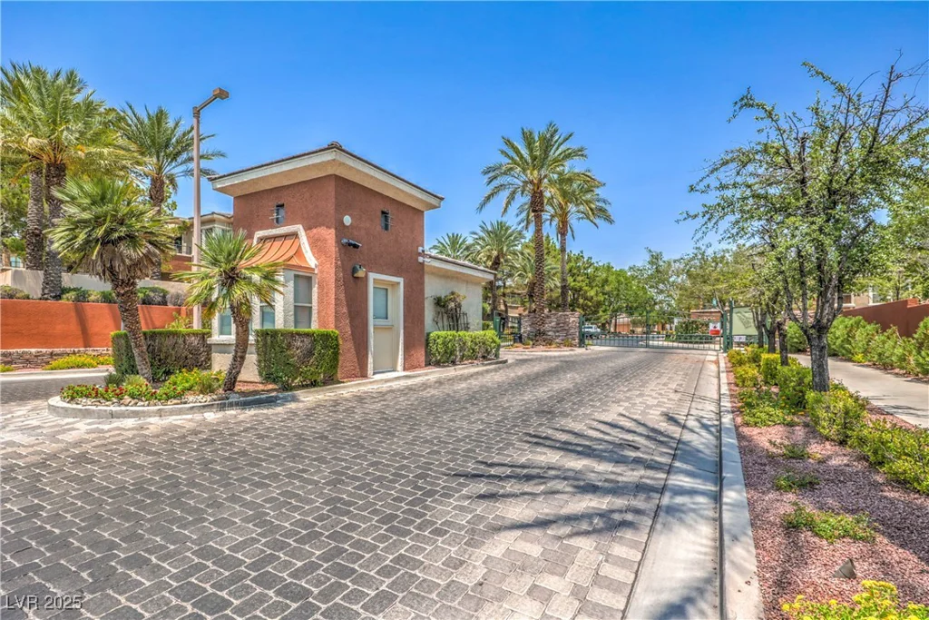 821 Titan Peak, Las Vegas, NV 89144