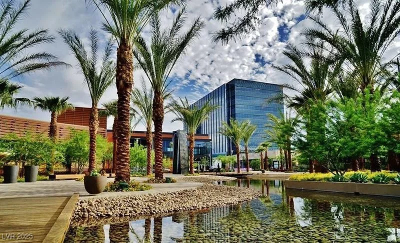 821 Titan Peak, Las Vegas, NV 89144