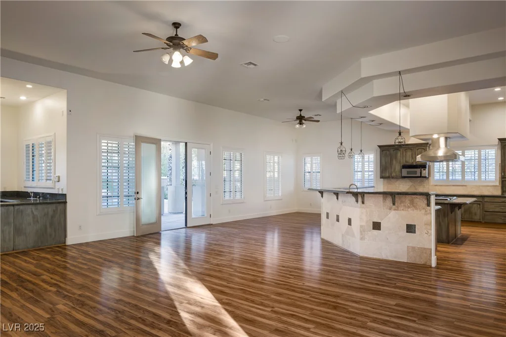 9904 Moonridge, Las Vegas, NV 89134
