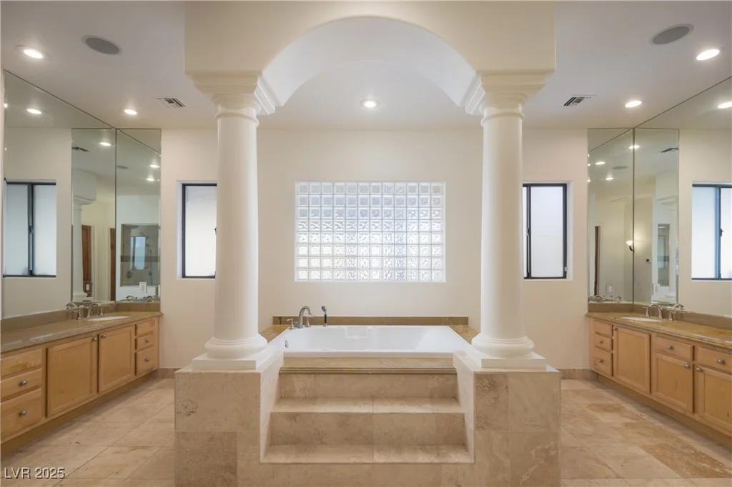 9904 Moonridge, Las Vegas, NV 89134