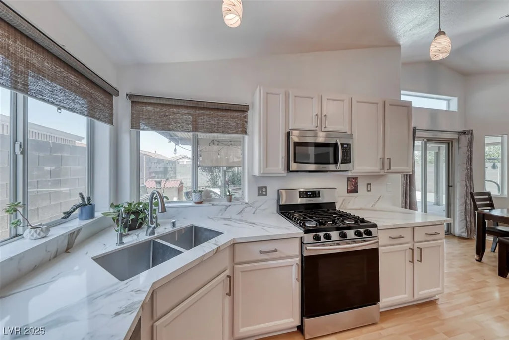 990 Ridge Path, Henderson, NV 89015