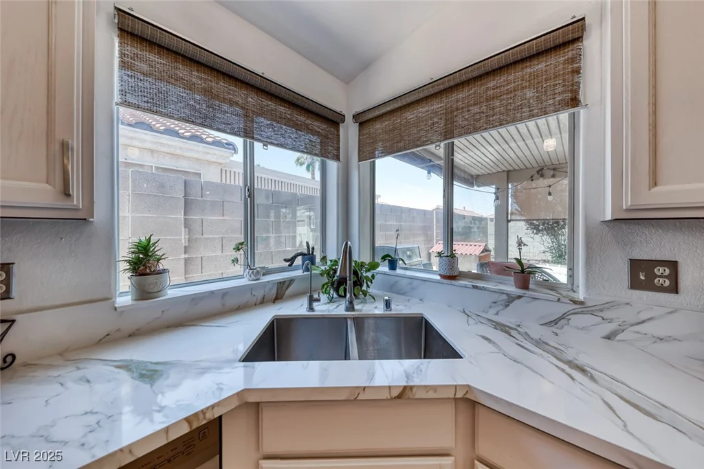 990 Ridge Path, Henderson, NV 89015