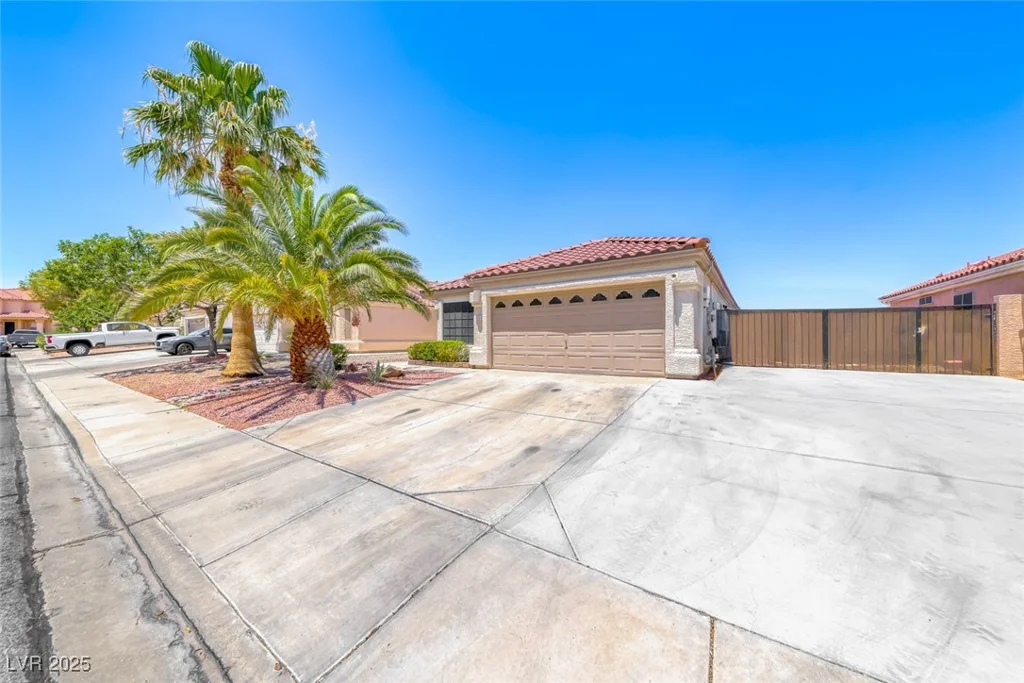 990 Ridge Path, Henderson, NV 89015