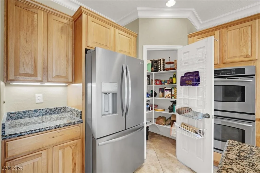8161 Bay Colony, Las Vegas, NV 89131