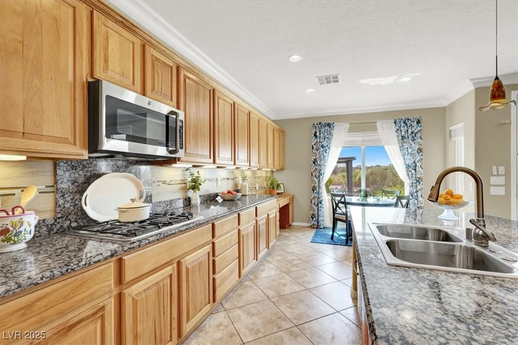 8161 Bay Colony, Las Vegas, NV 89131