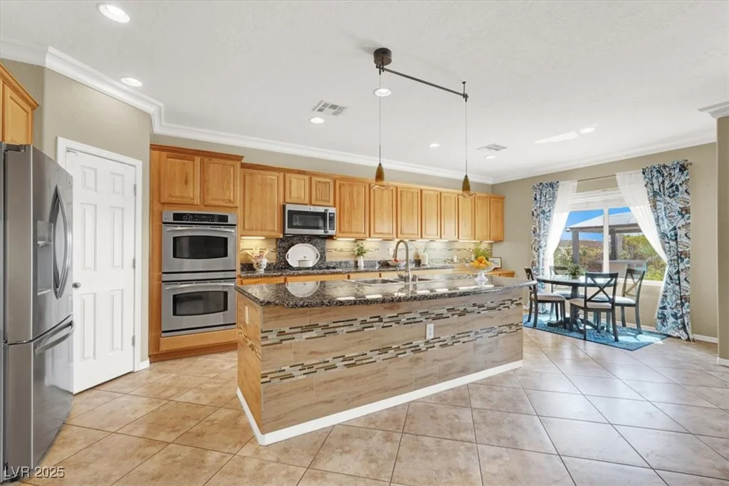 8161 Bay Colony, Las Vegas, NV 89131