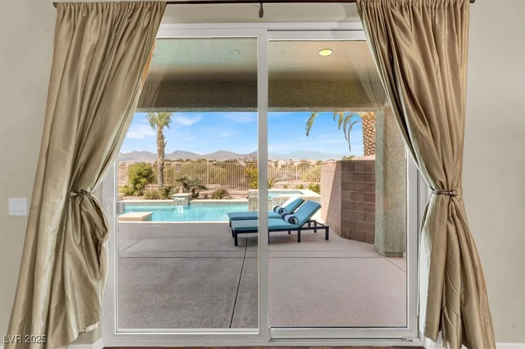8161 Bay Colony, Las Vegas, NV 89131