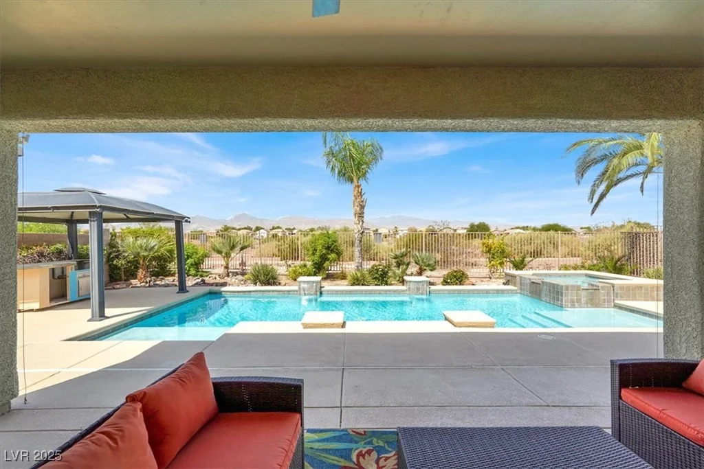 8161 Bay Colony, Las Vegas, NV 89131