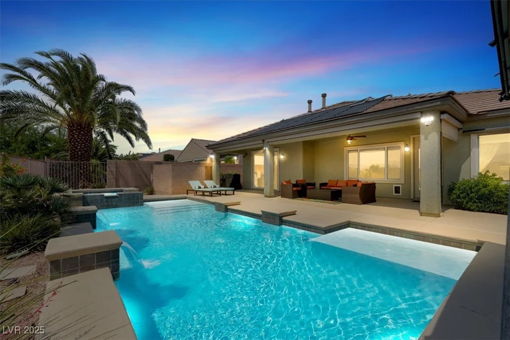 8161 Bay Colony, Las Vegas, NV 89131