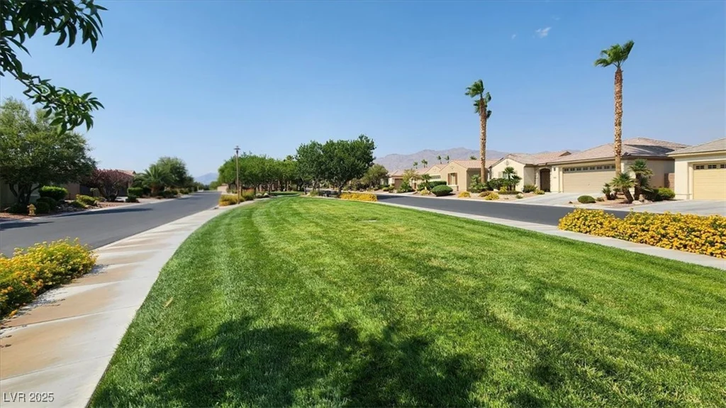 8161 Bay Colony, Las Vegas, NV 89131