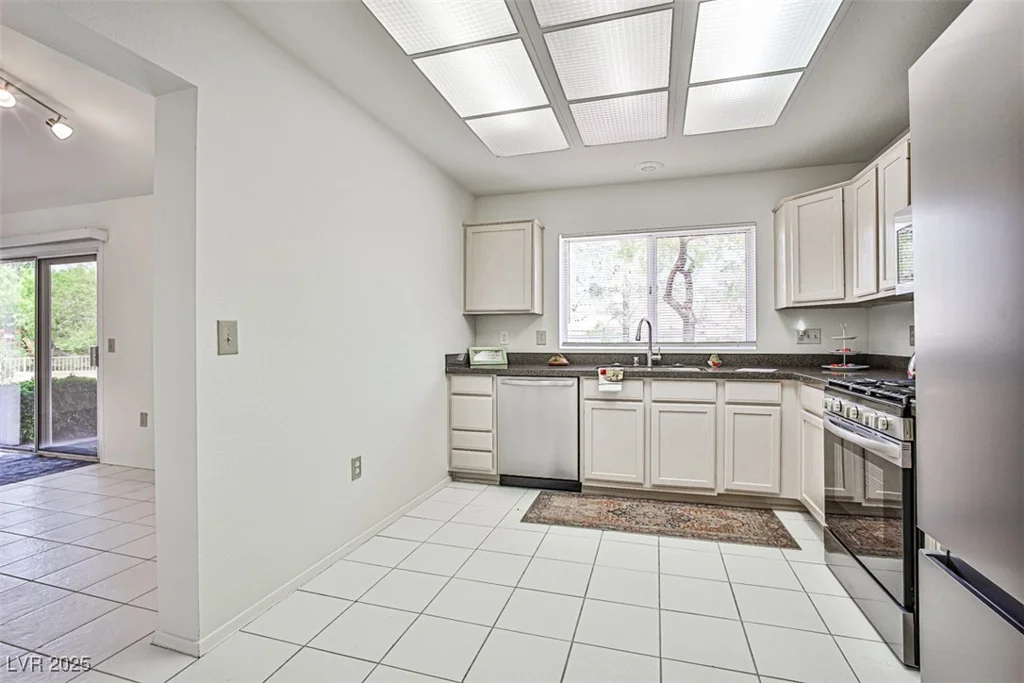 2520 Silverton, Las Vegas, NV 89134