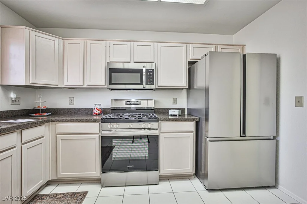 2520 Silverton, Las Vegas, NV 89134