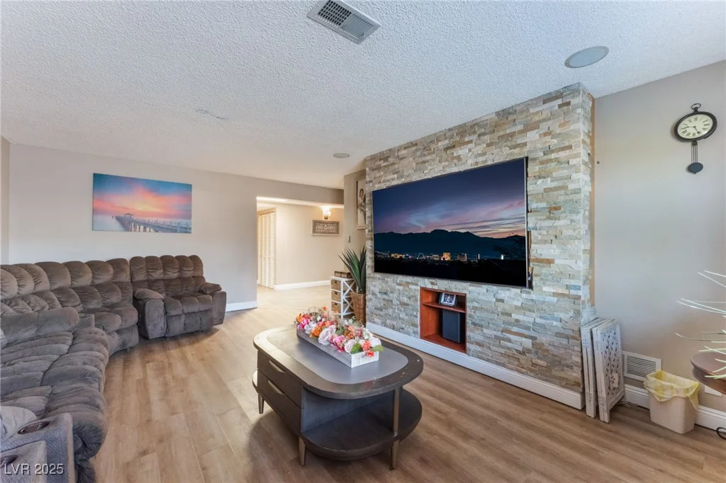 5384 Aston, Las Vegas, NV 89142