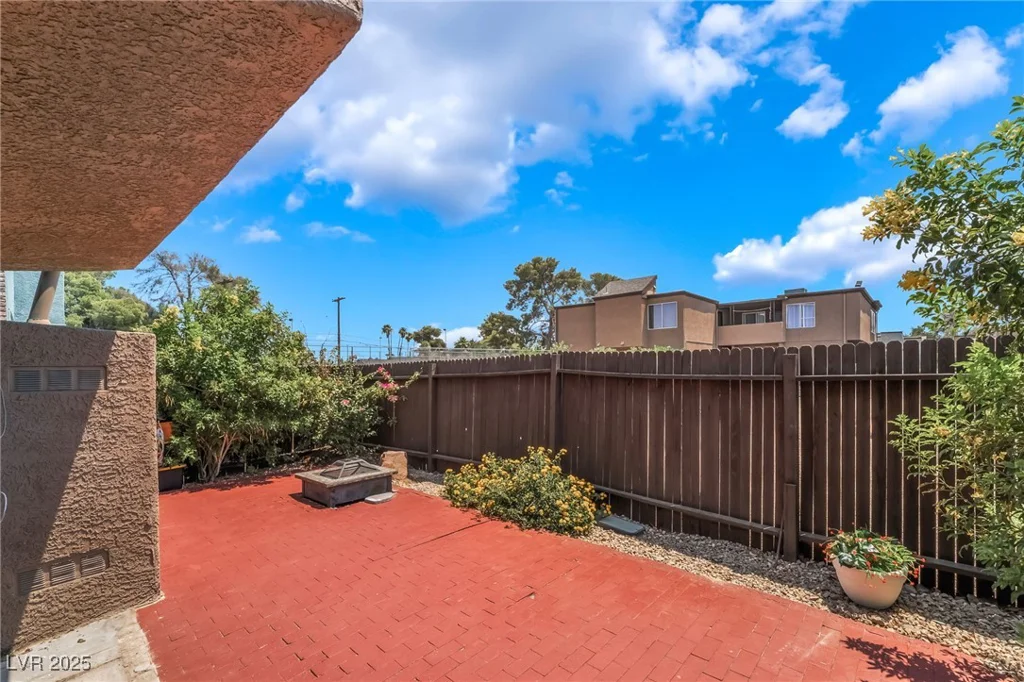 1467 Hialeah, Las Vegas, NV 89119