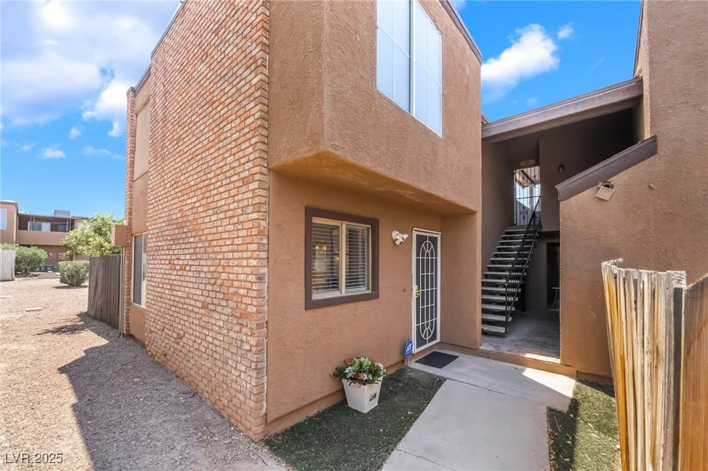 1467 Hialeah, Las Vegas, NV 89119