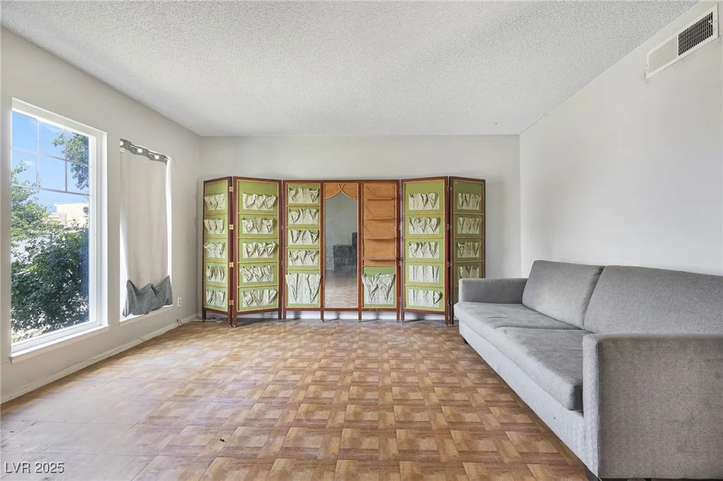 3365 Knollwood, Las Vegas, NV 89121