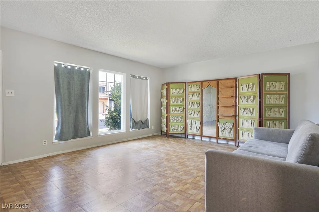 3365 Knollwood, Las Vegas, NV 89121