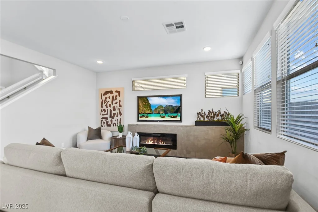 6804 Boulder Canyon, North Las Vegas, NV 89084