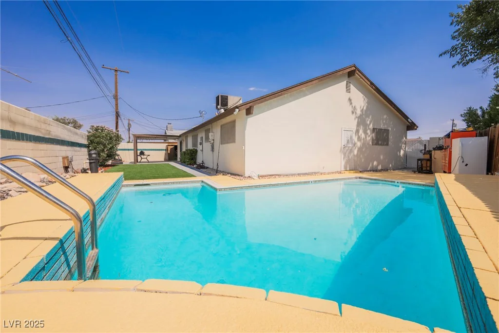 4420 Thompson, Las Vegas, NV 89107