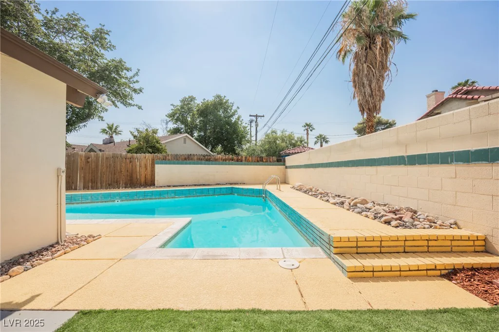 4420 Thompson, Las Vegas, NV 89107