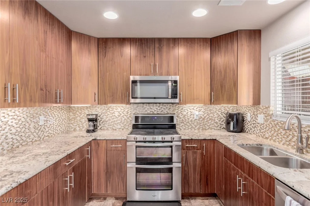 8105 Cimarron Ridge, Las Vegas, NV 89128