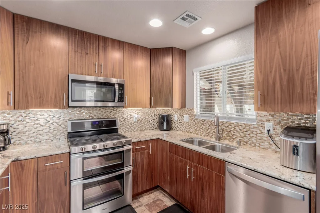 8105 Cimarron Ridge, Las Vegas, NV 89128