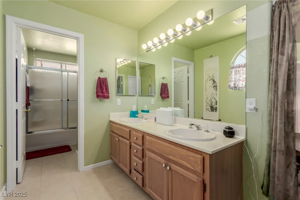 8105 Cimarron Ridge, Las Vegas, NV 89128
