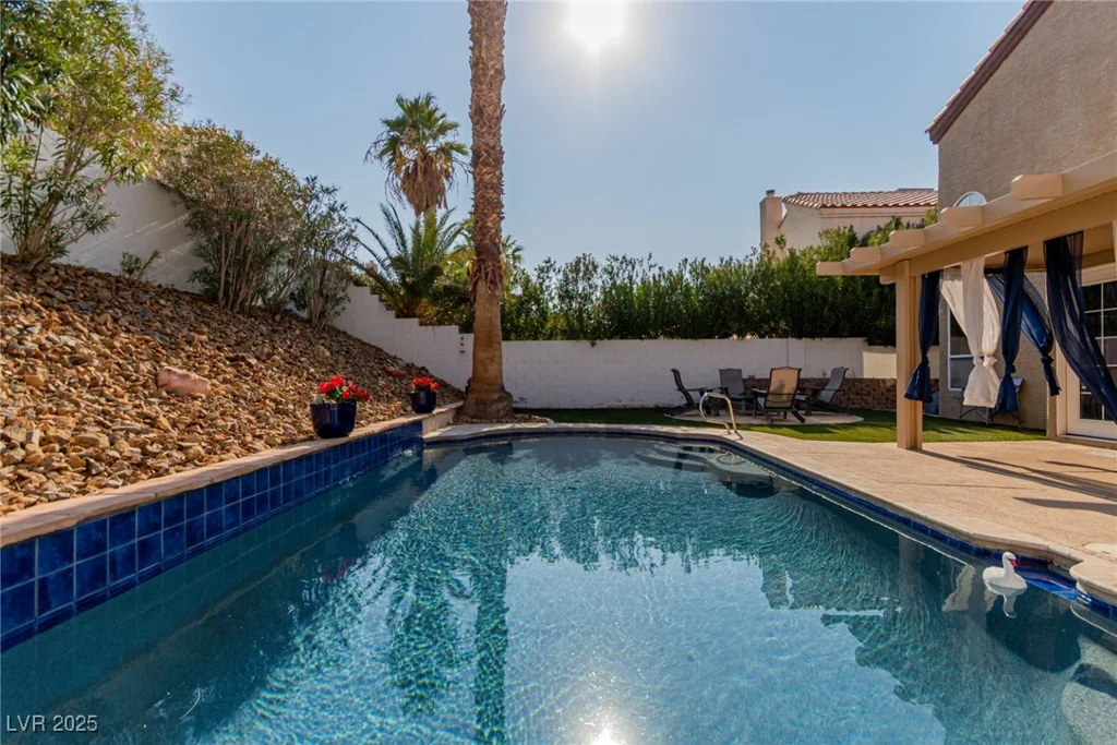8105 Cimarron Ridge, Las Vegas, NV 89128
