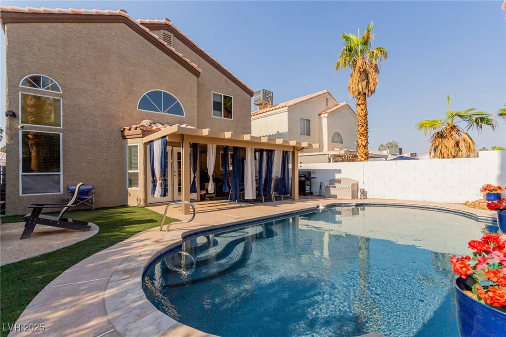 8105 Cimarron Ridge, Las Vegas, NV 89128