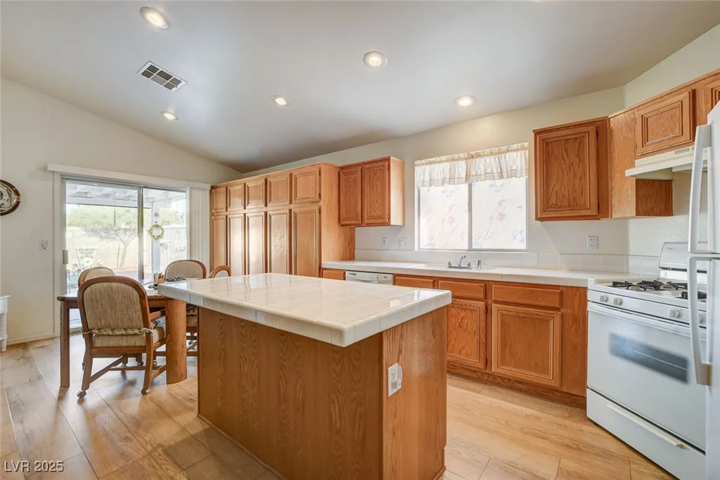 9660 Riding Ridge, Las Vegas, NV 89123