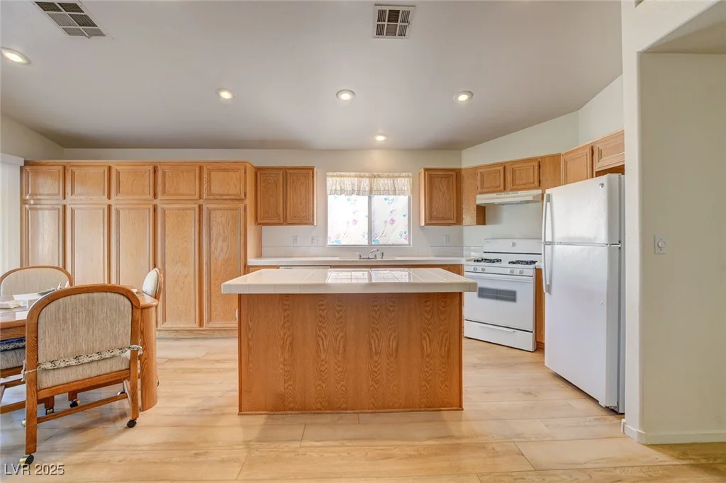 9660 Riding Ridge, Las Vegas, NV 89123