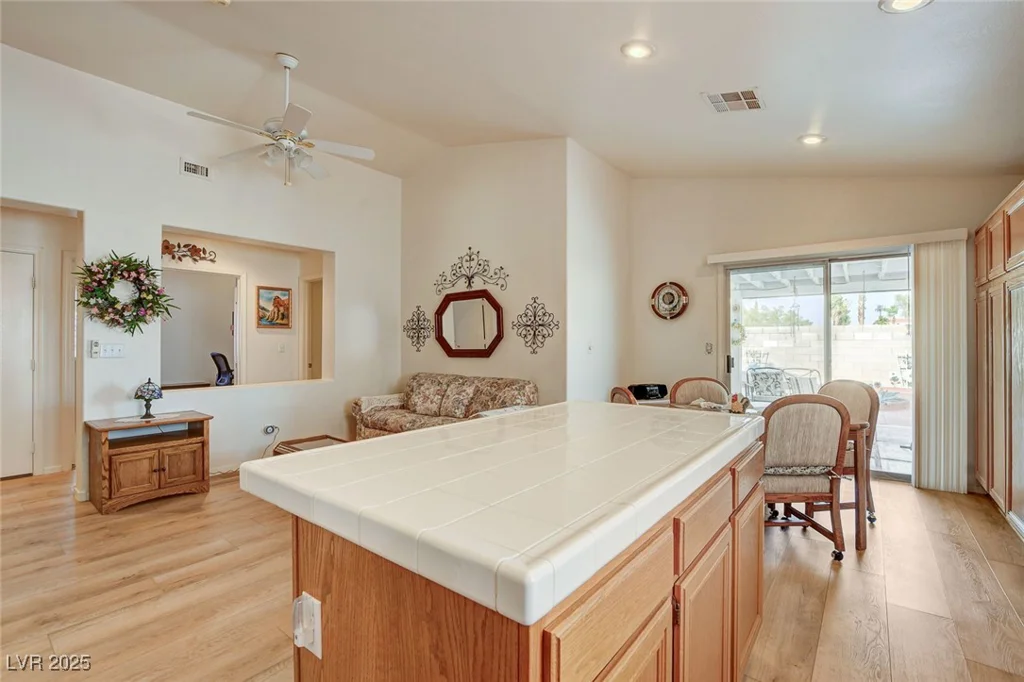 9660 Riding Ridge, Las Vegas, NV 89123