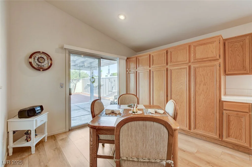 9660 Riding Ridge, Las Vegas, NV 89123
