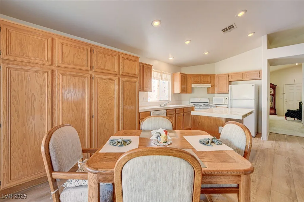 9660 Riding Ridge, Las Vegas, NV 89123