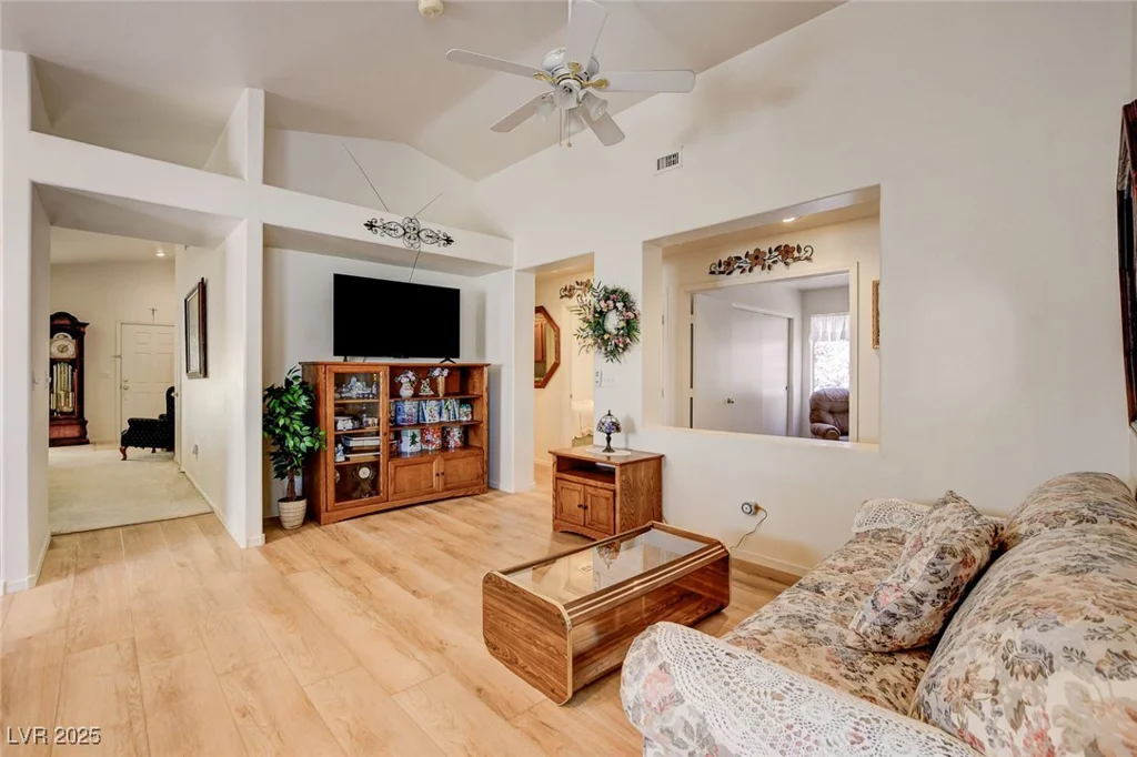 9660 Riding Ridge, Las Vegas, NV 89123