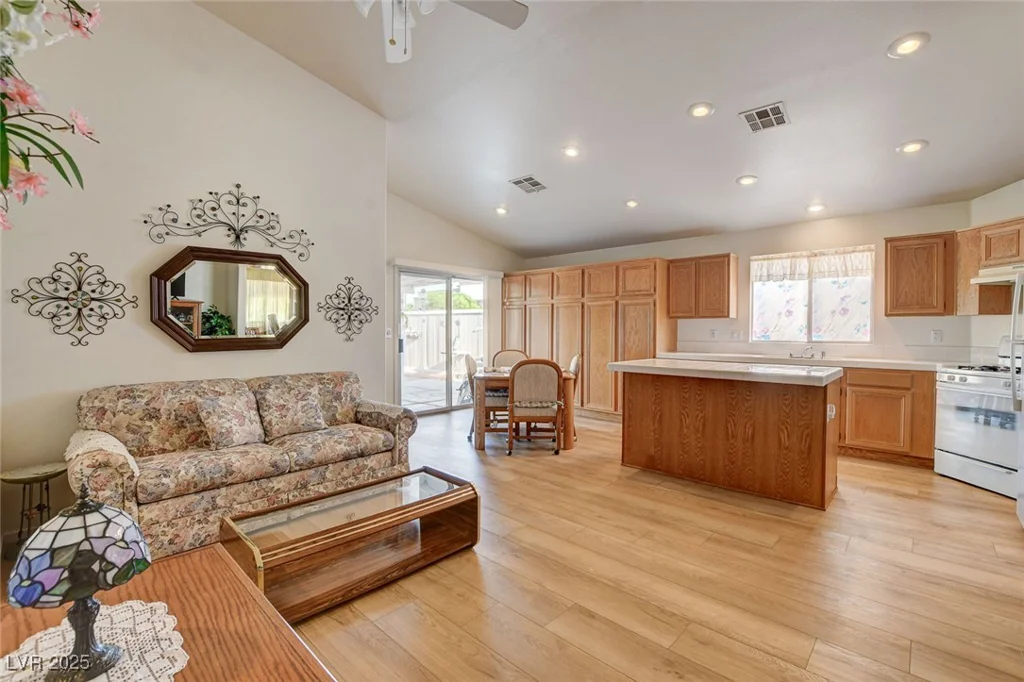 9660 Riding Ridge, Las Vegas, NV 89123
